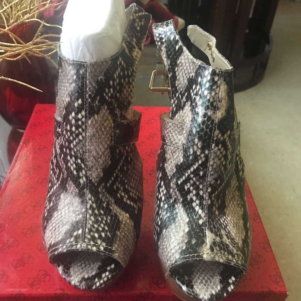 Guess Ofiray Platform Heels -  New - Picture 2 of 4